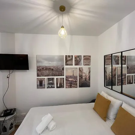 Tour Eiffel Apartment-3